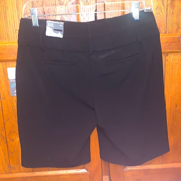 🌟NWT Maurices Black SMART Bermuda SHORTS Size 3/4 - Picture 3 of 14